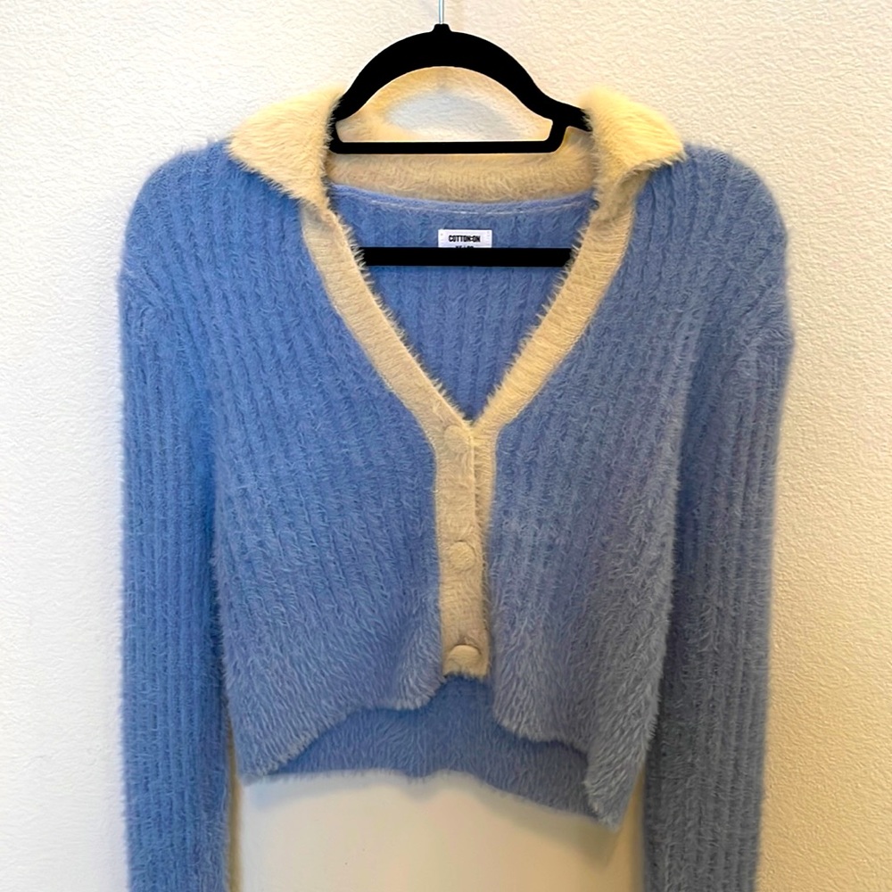 Women’s super soft periwinkle and beige cardigan from Cotton On.